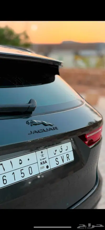 F-pace ( بلاك أديشن ) بحالة الوكالة 9