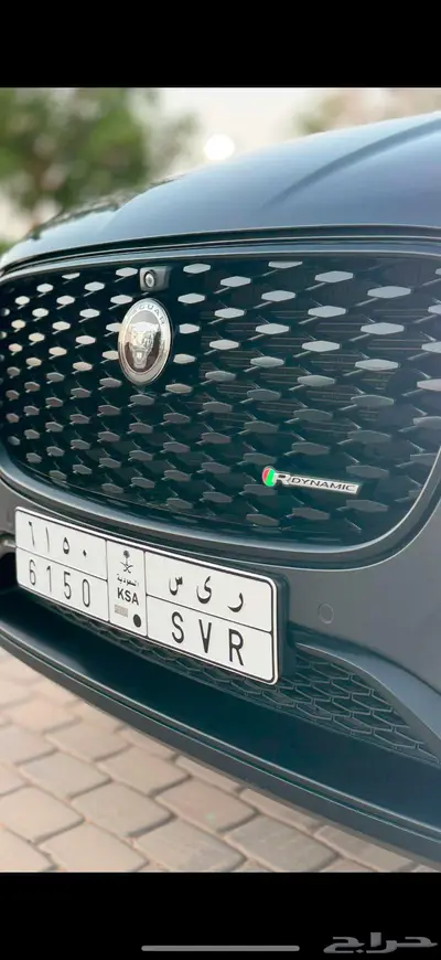 F-pace ( بلاك أديشن ) بحالة الوكالة 11