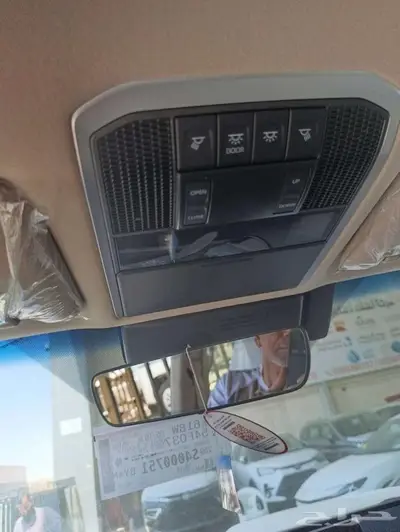 لاندكروزر VX هايبرد 4