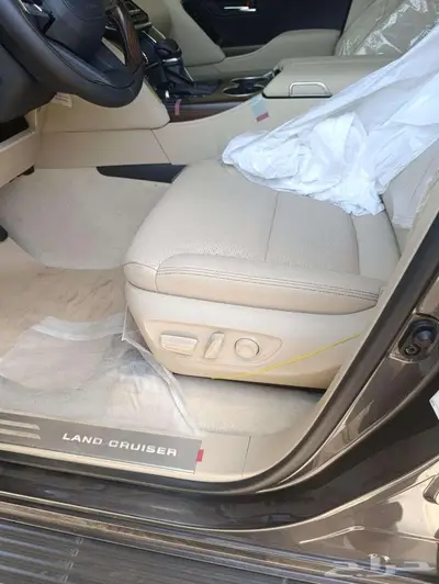 لاندكروزر VX هايبرد 1