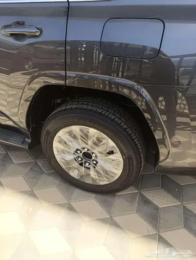 لاندكروزر VX هايبرد 10