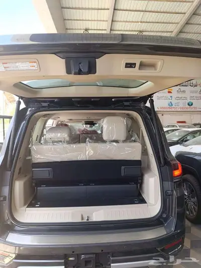 لاندكروزر VX هايبرد 5