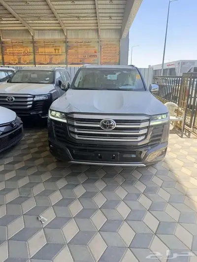 لاندكروزر VX هايبرد 0
