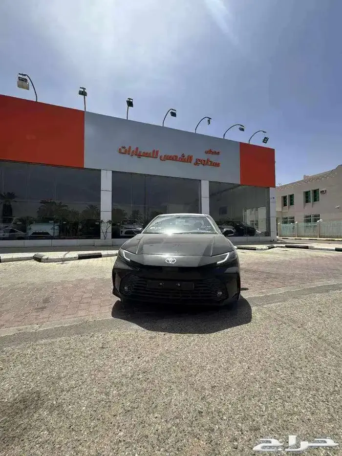 تويوتا كامري E ستاندر اسود موديل 2025 م 1