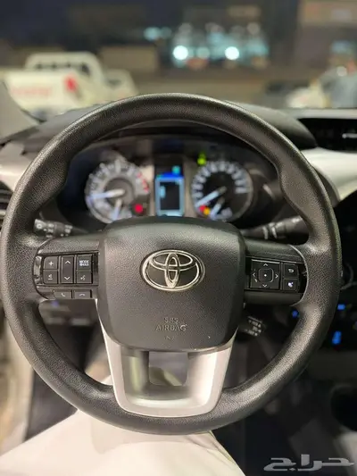 هايلكس دبل بنزين موديل 2022 10