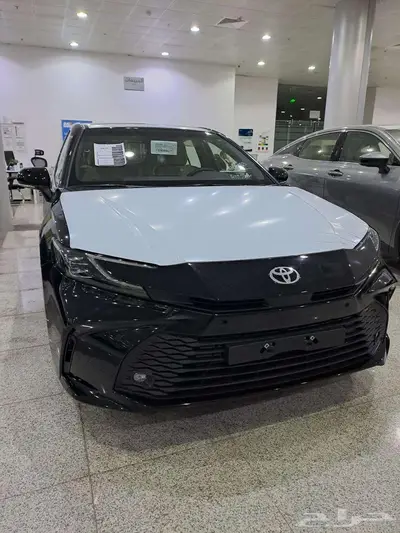 كامري LE بنزين لون أسود 2025 2