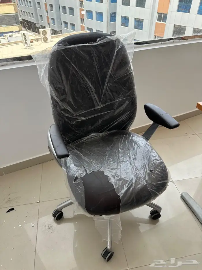 بيع حديد علاقات ملابس مستعمل نظيف كراسي مكتب و مكتب اوفيس 4