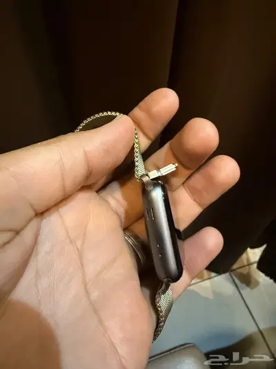 ساعة ابل الاصدار الثالث نظيفه 4