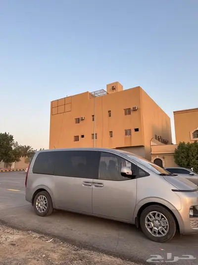 فان هيونداي ستاريا 2022 1