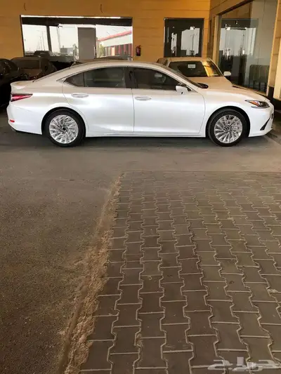 لكزس ES 350 فئه CC بريمي موديل 2025 متوفر لدى الحسن 3