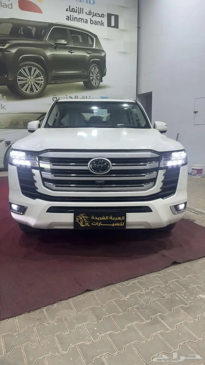 تويوتا لاندكروزر GXR ابيض 2025 3