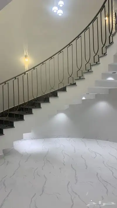 للبيع فلل مودرن فخمه بحي الوادي 6