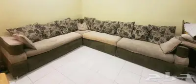 كنب زاوية ولوحة فخمه وساعة حائط ديجيتال 1
