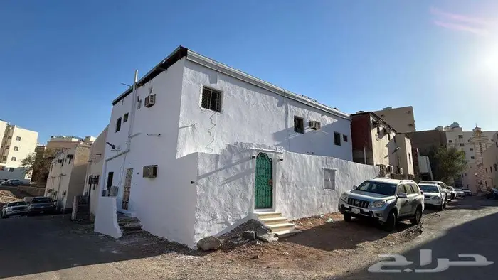 للبيع بيت شعبي دورين على واجهتين حي الظاهرة 0