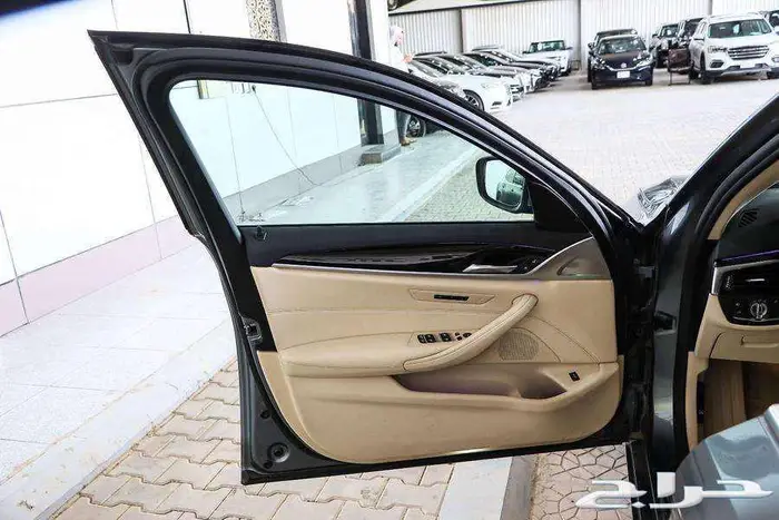 بي ام دبليو موديل BMW520i 2019 8