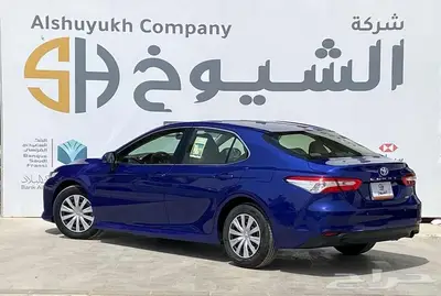 تويوتا كامري LE ازرق 2019 3
