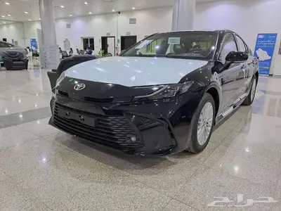 كامري LE بنزين لون أسود 2025 1