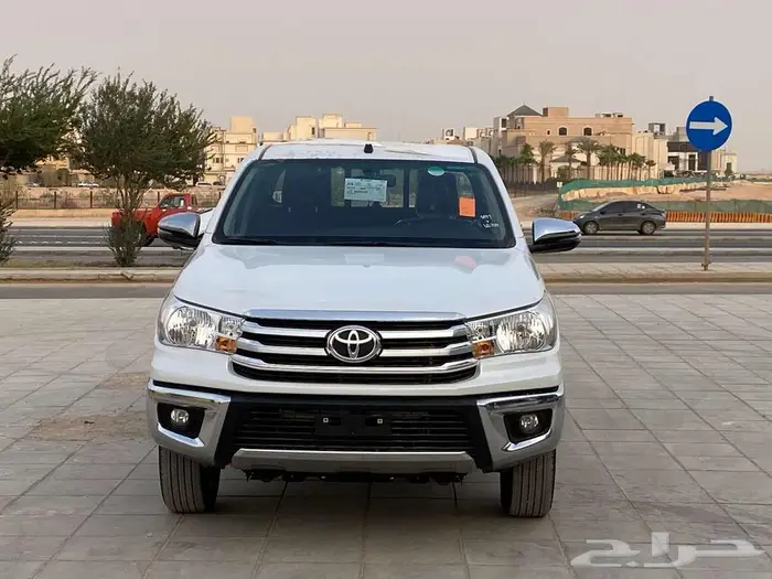 تويوتا هايلوكس GLX2 بنزين 2025 كاش - اقساط 4