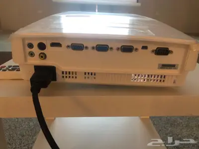 للبيع بروجكترBenQ 1