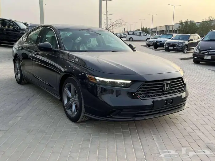 هوندا اكورد EX نص فل م 2025 اسود - سعودي 1