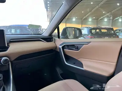 تويوتا راف فور LE دفع امامي بنزين 2025 15
