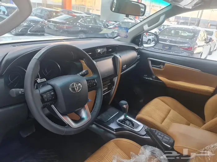 فورشنر 6 سلندر VX1 بتزين موديل 2025 28