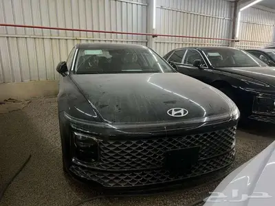 هيونداي ازيرا كاليجرافي اسود 2025 لدى احدث السيارات 0