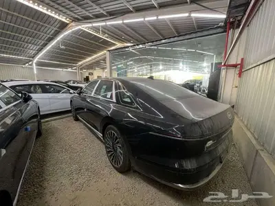 هيونداي ازيرا كاليجرافي اسود 2025 لدى احدث السيارات 2