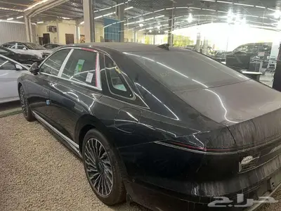 هيونداي ازيرا كاليجرافي اسود 2025 لدى احدث السيارات 1