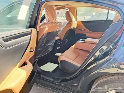 لكزس ES 300 AH موديل 2025 سعودي 5
