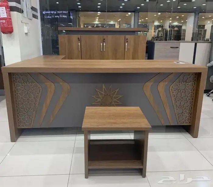 طاولات مكتبية فاخرة وحديثة متوفرة بسعر الجملة 2