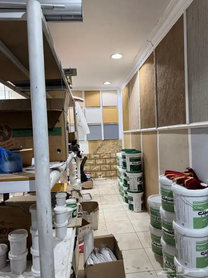 محل للتقبيل بالإضافة إلى مؤسسته 2