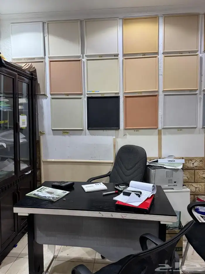 محل للتقبيل بالإضافة إلى مؤسسته 3