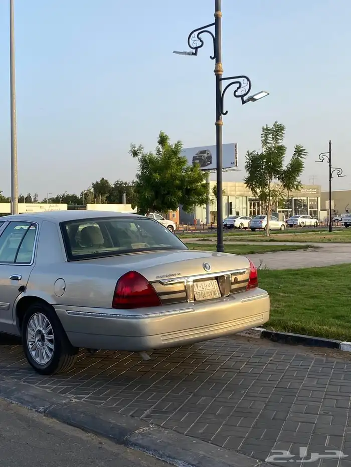 فورد قراند ماركيز موديل 2010 9