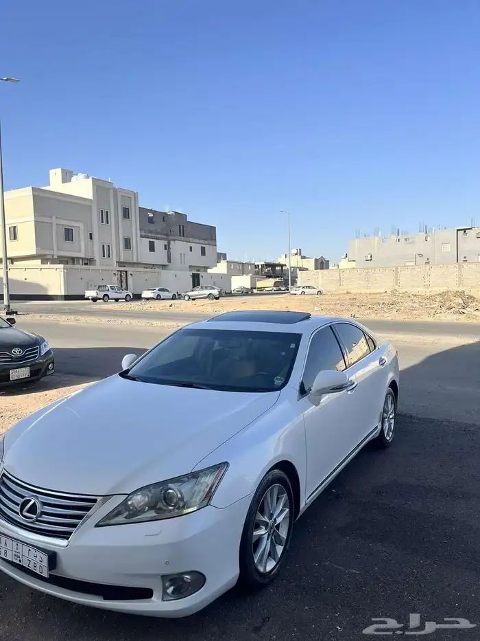 لكزس ES350 السيارة بقراطيس الوكالة من الداخل 1