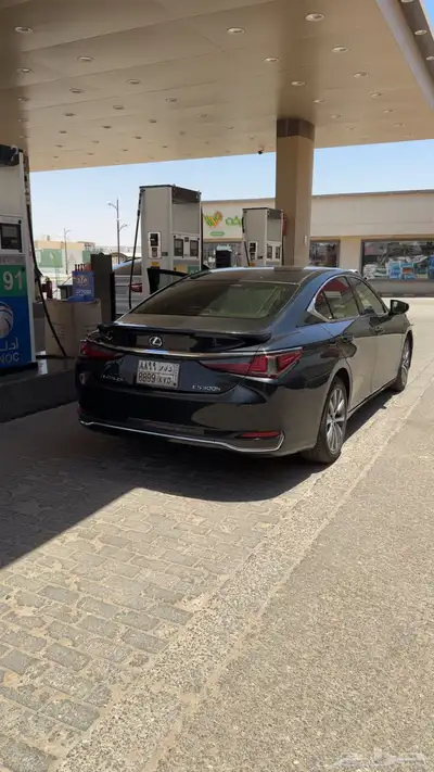 لكززس es 300 هايبرد 8