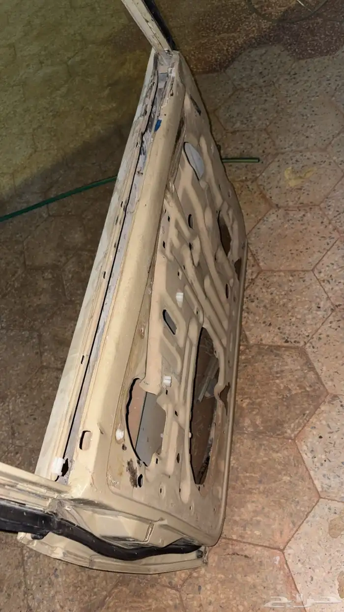للبيع باب شاص يسار ورفرف يمين 4