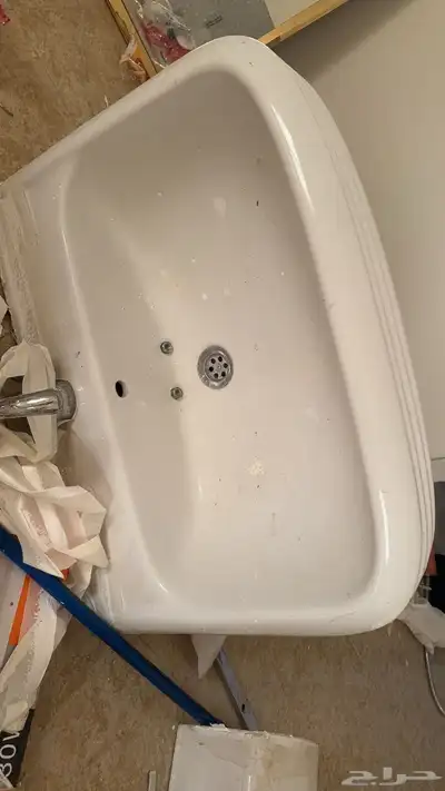 مغاسل للبيع معها بعض ادوات السباكه 1