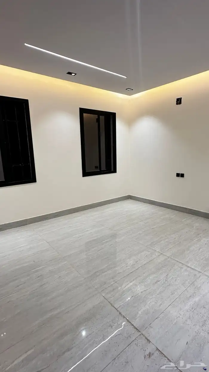 شقة للبيع في حي الندوة ب 500 الف وبموقع مميز وامام مرفق حكو 6