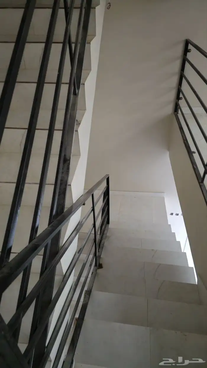 فيلا مودرن للبيع بني كبير ب ك 9 14
