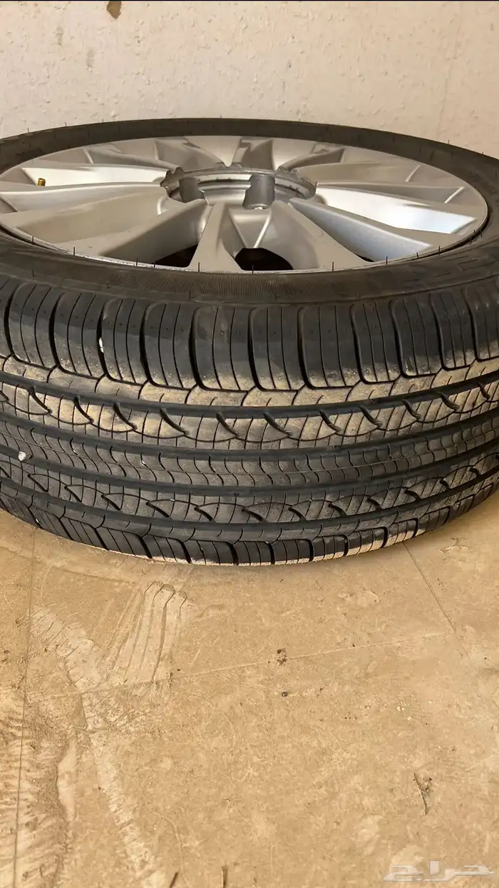 كفرات نكسن جديد مقاس 215 55 17 1