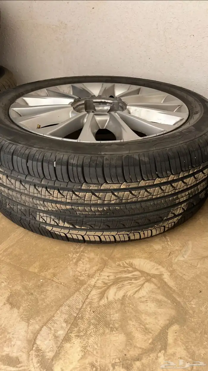 كفرات نكسن جديد مقاس 215 55 17 0