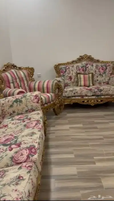 كنب نظيف 3 كبيره و 2 كرسي 0