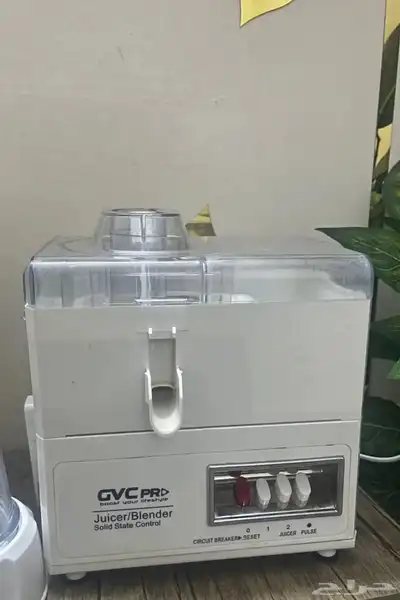 عصارة   خلاط   مطحنه  للبيع نظيف جدااا 3