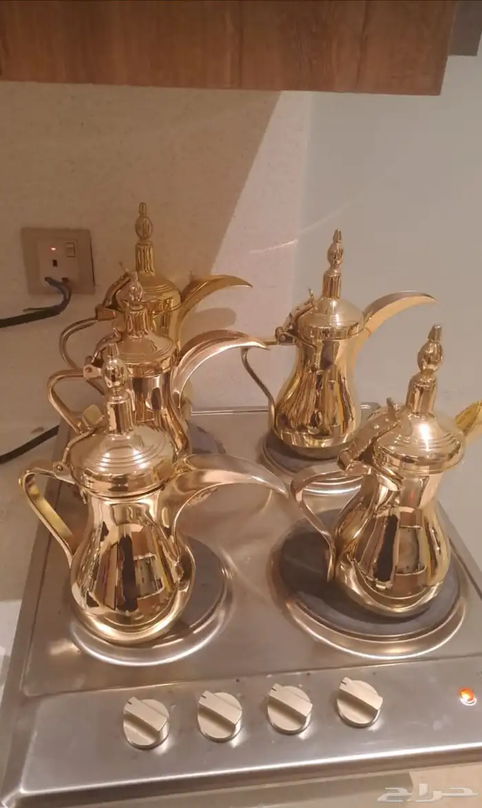 قهوجي مع صبابتين 2