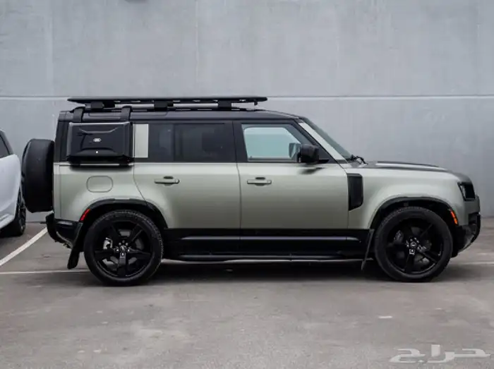 2024 Land Rover Defender 110 X-Dynamic 3
