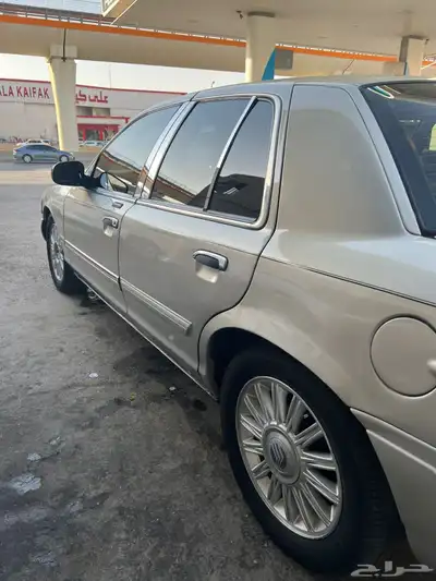 جراند ماركيز 2011 نظيف 7