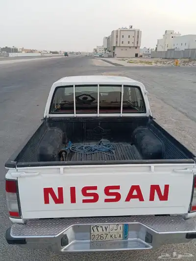 نيسان ددسن 2001 4