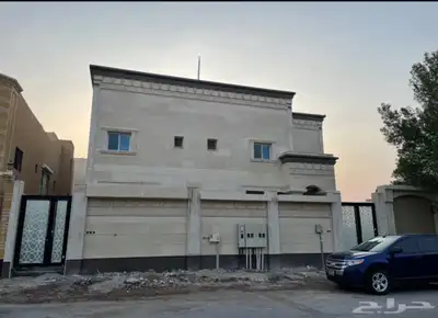 للبيع دور وثلاث شقق حي التحلية ف الخبر بناء شخصي موقع مميز 0
