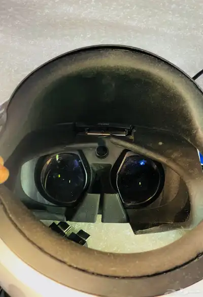 بلايستيشن VR مع يد PS5 نظيفة للبيع 3